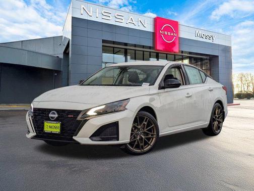 2025 Nissan Altima SR FWD