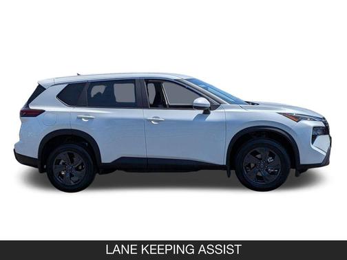 Everest White Pearl Tricoat 2026 Nissan Rogue SV