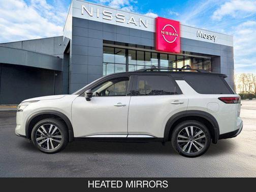 2025 Nissan Pathfinder Platinum FWD