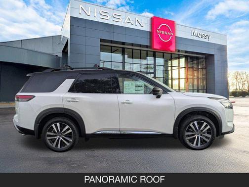 2025 Nissan Pathfinder Platinum FWD