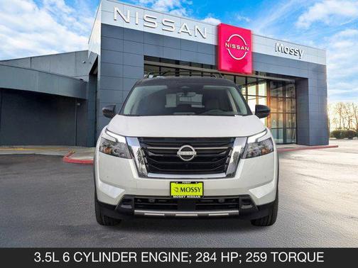 2025 Nissan Pathfinder Platinum FWD