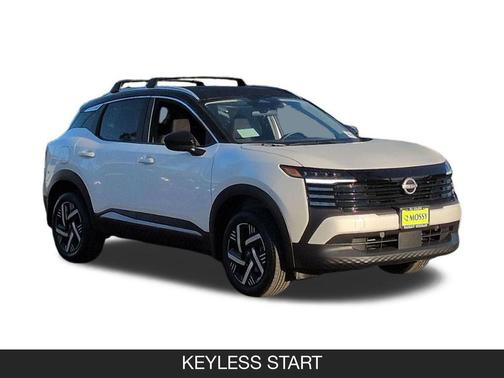 Aspen White Tricoat/Super Black 2026 Nissan Kicks SV
