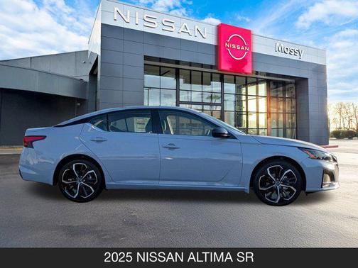 2025 Nissan Altima SR FWD