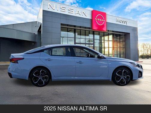 2025 Nissan Altima SR FWD