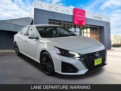 2025 Nissan Altima SV FWD