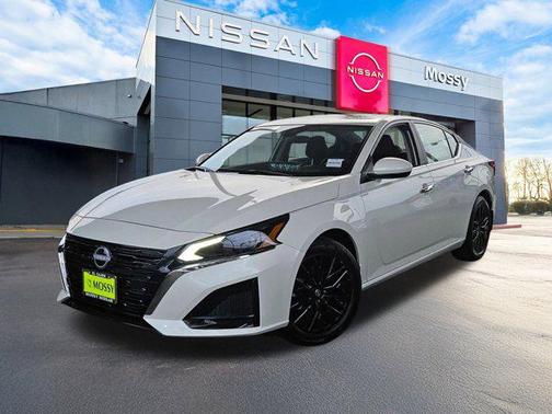 2025 Nissan Altima SV FWD