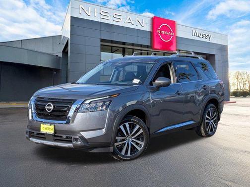 2025 Nissan Pathfinder Platinum FWD