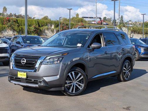 2025 Nissan Pathfinder Platinum FWD