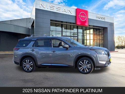 2025 Nissan Pathfinder Platinum FWD