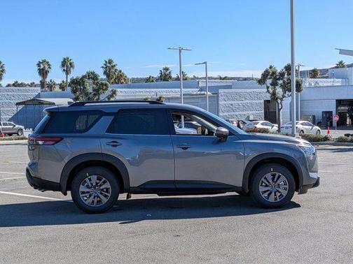 2025 Nissan Pathfinder SV FWD