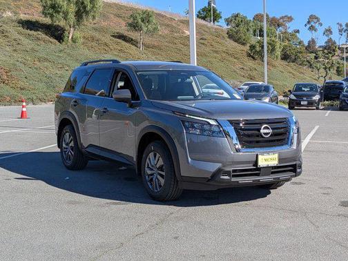 2025 Nissan Pathfinder SV FWD