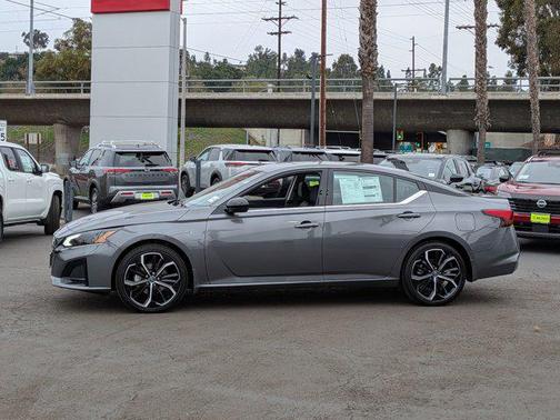 2025 Nissan Altima SR FWD