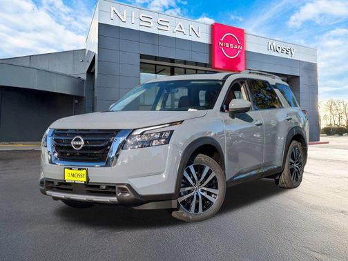 2025 Nissan Pathfinder Platinum FWD