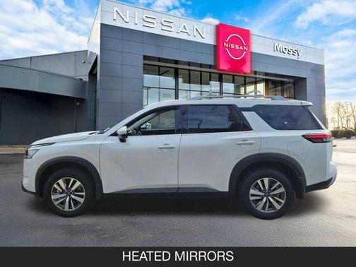 2025 Nissan Pathfinder SL FWD