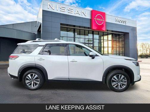 2025 Nissan Pathfinder SL FWD