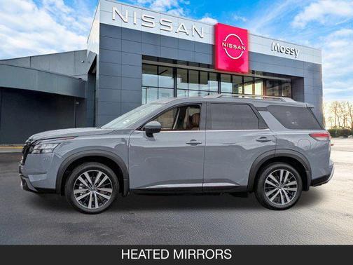 2025 Nissan Pathfinder Platinum FWD