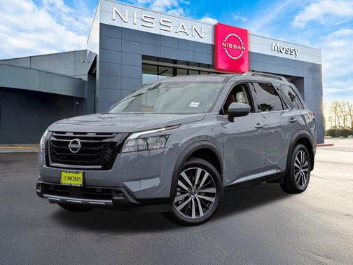 2025 Nissan Pathfinder Platinum FWD