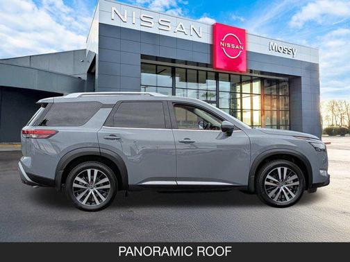 2025 Nissan Pathfinder Platinum FWD