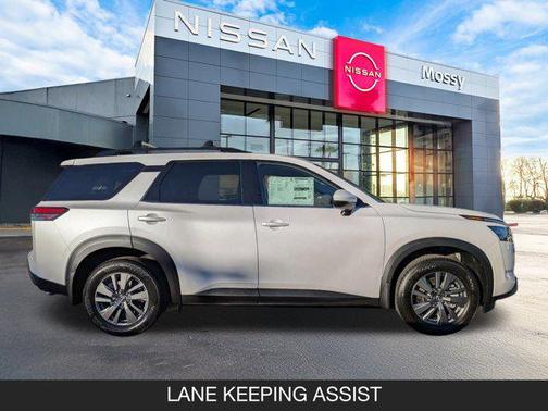 2025 Nissan Pathfinder SV FWD