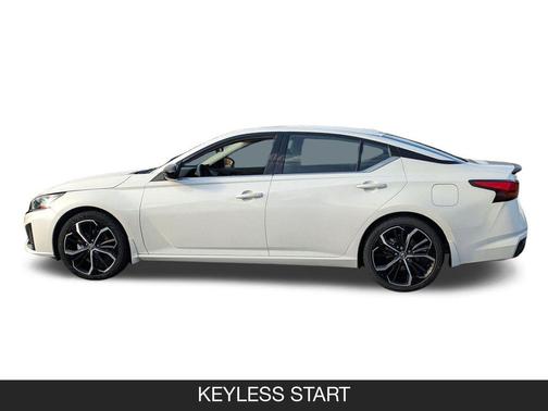 Pearl White Tricoat 2023 Nissan Altima SR FWD