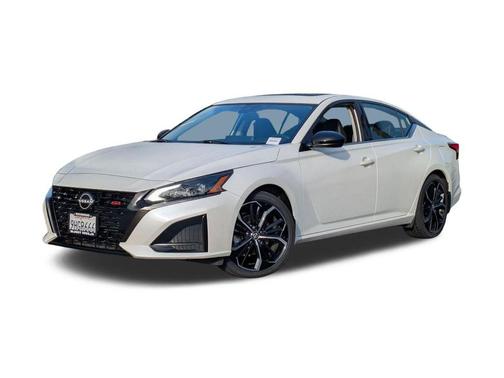 Pearl White Tricoat 2023 Nissan Altima SR FWD