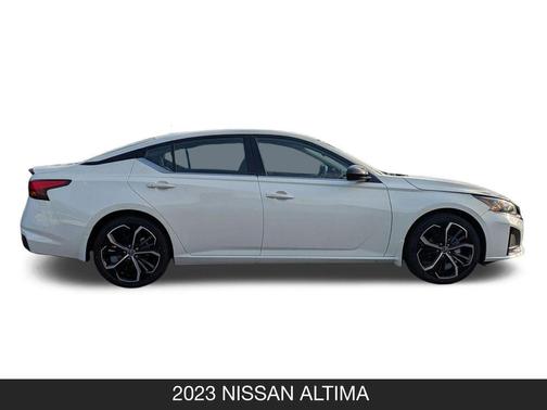 Pearl White Tricoat 2023 Nissan Altima SR FWD
