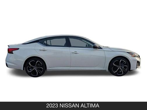 Pearl White Tricoat 2023 Nissan Altima SR FWD