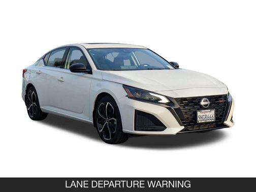 Pearl White Tricoat 2023 Nissan Altima SR FWD