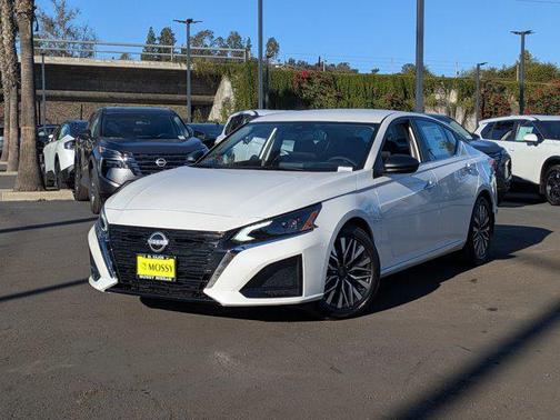 2025 Nissan Altima SV FWD