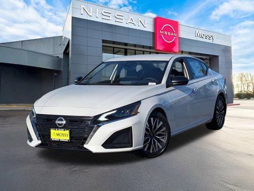 2025 Nissan Altima SV FWD