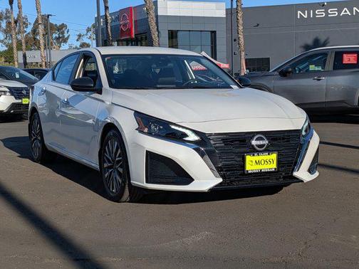 2025 Nissan Altima SV FWD