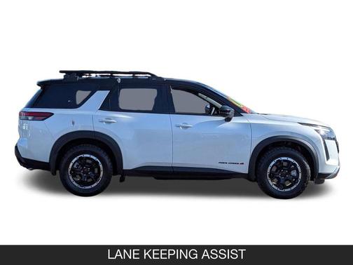 Everest White Pearl/Black 2026 Nissan Pathfinder Rock Creek