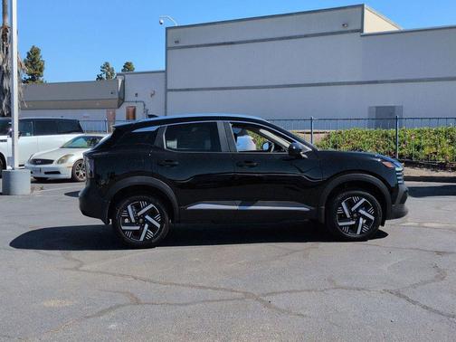 Super Black 2026 Nissan Kicks SV