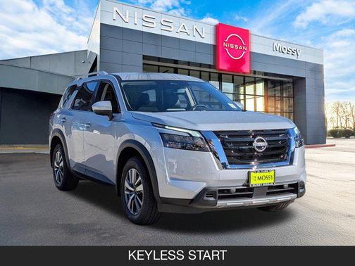 2025 Nissan Pathfinder SL FWD