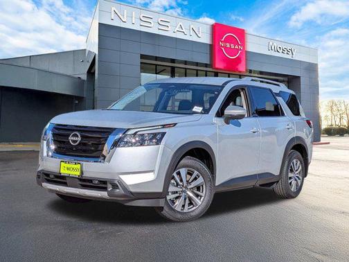 2025 Nissan Pathfinder SL FWD