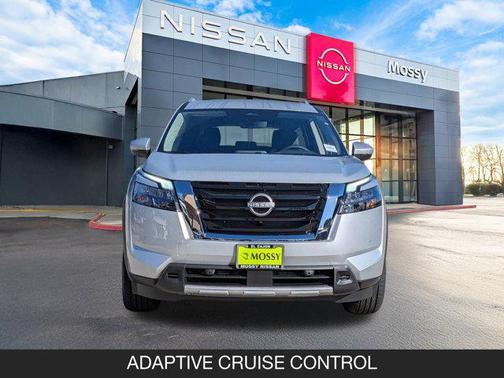 2025 Nissan Pathfinder SL FWD