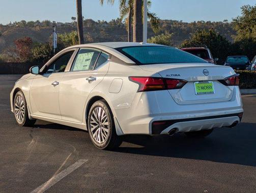 2025 Nissan Altima SV FWD