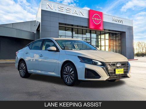 2025 Nissan Altima SV FWD