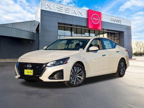 2025 Nissan Altima SV FWD