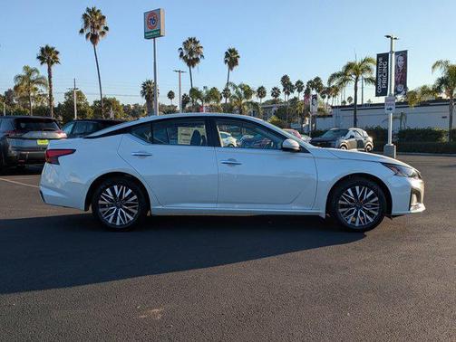 2025 Nissan Altima SV FWD