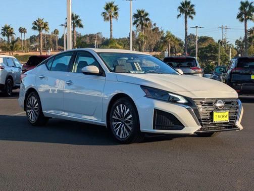 2025 Nissan Altima SV FWD