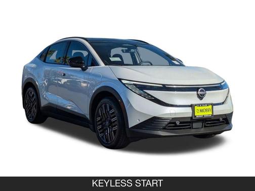 Everest White Pearl Tricoat 2026 Nissan Leaf PLATINUM+