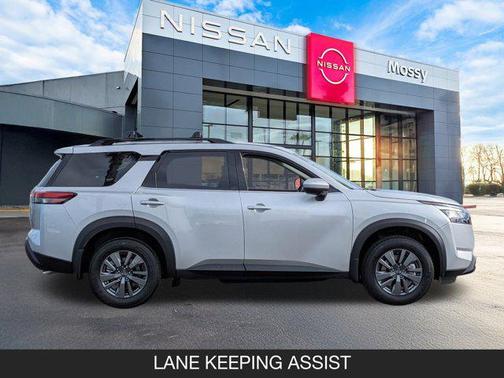 2025 Nissan Pathfinder SV FWD