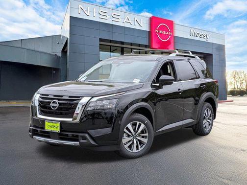 2025 Nissan Pathfinder SL FWD