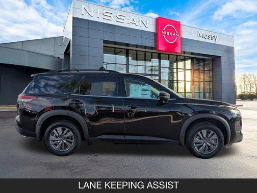 2025 Nissan Pathfinder SV FWD