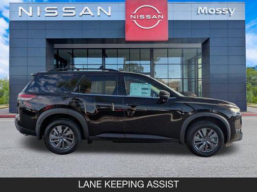 2025 Nissan Pathfinder SV FWD