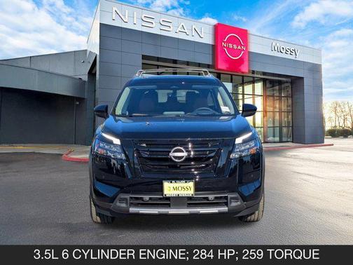 2025 Nissan Pathfinder Platinum FWD