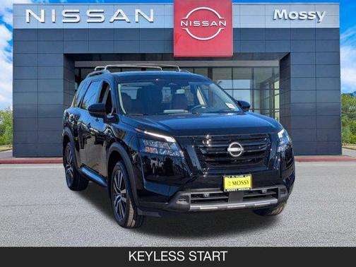 2025 Nissan Pathfinder Platinum FWD