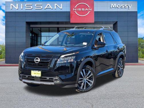 2025 Nissan Pathfinder Platinum FWD
