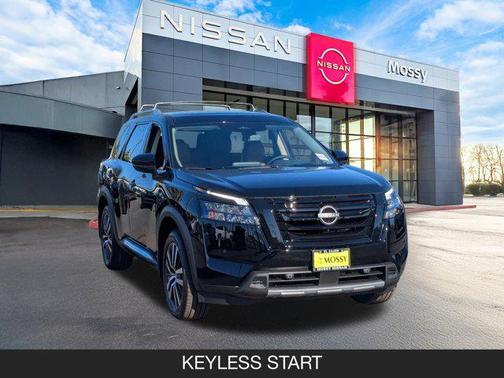 2025 Nissan Pathfinder Platinum FWD